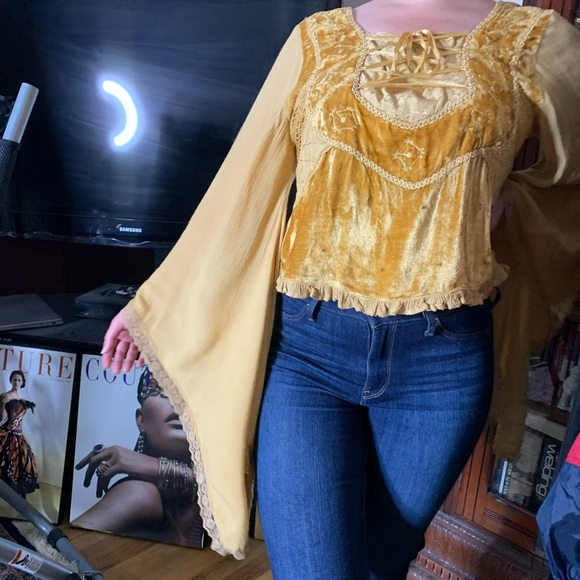 Renaissance Batwing Sleeve Top - Picture 1 of 9